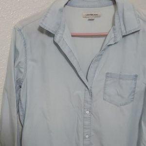 Ombre Calvin Klein light denim button up